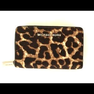 Michael Kors animal print card case with silver tone hardware 🔥